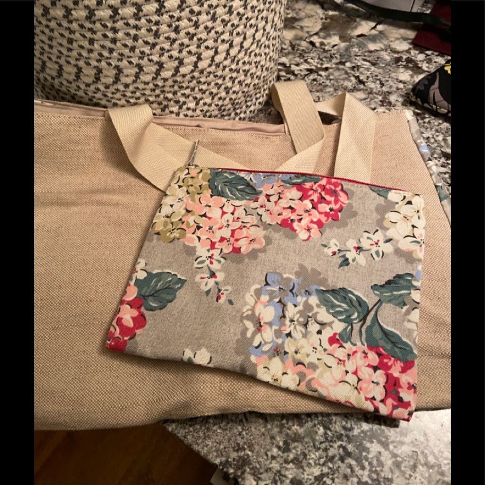 NEW-DSW Floral Tote w/ Matching Pouch